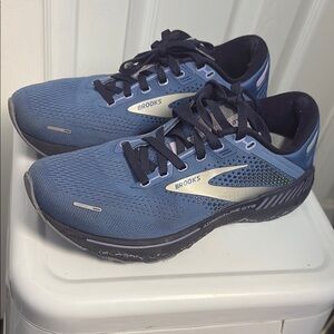 Brooks Blue and Black Athletic Running Shoes with Mesh Upper